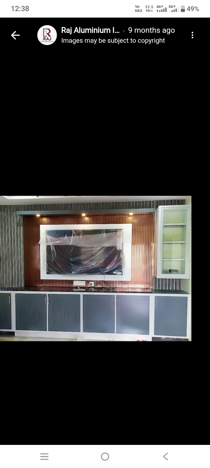 Aluminium TV cabinet with wood finish and glass display shelves